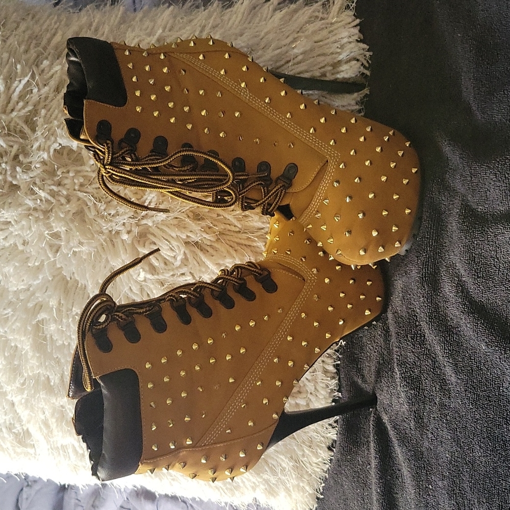 Spiked heeled shoe boots